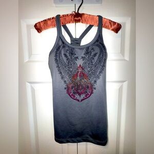 Athleta Gray Tank Top with burgundy Design front and scrunch back size XS. GUC